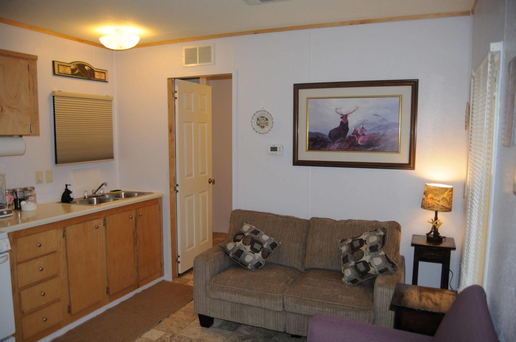 Yellowstone Self Catering Lodging - Adults Only Hotel West Yellowstone Buitenkant foto